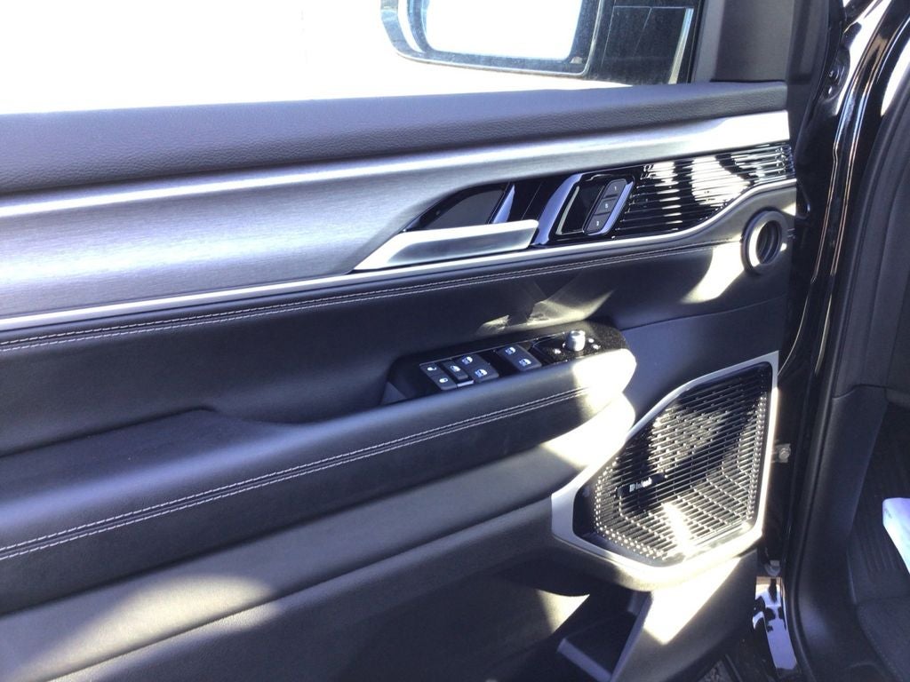 2025 Jeep Wagoneer L Series III