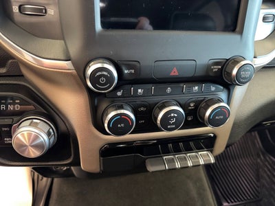 2020 RAM 1500 Laramie Crew Cab 4x4 5'7' Box