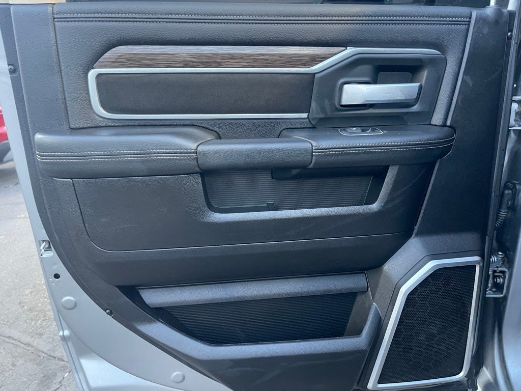 2020 RAM 2500 Laramie Crew Cab 4X4 6'4' Box