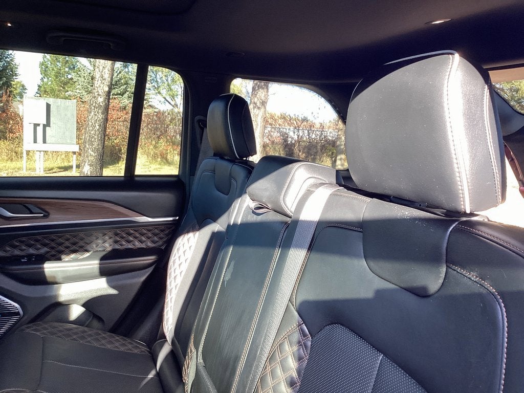 2022 Jeep Grand Cherokee Summit