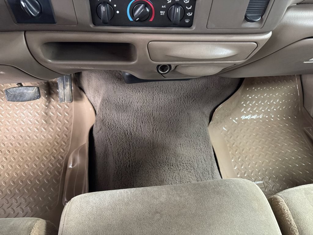 2000 Ford Super Duty F-350 SRW XL