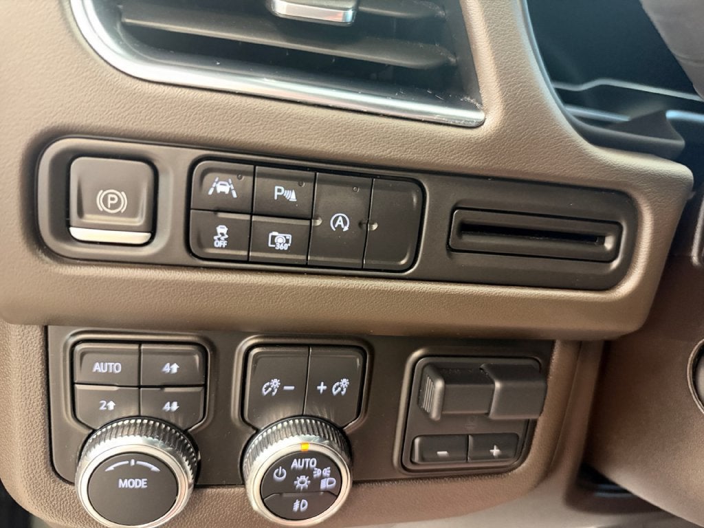 2023 GMC Yukon SLT