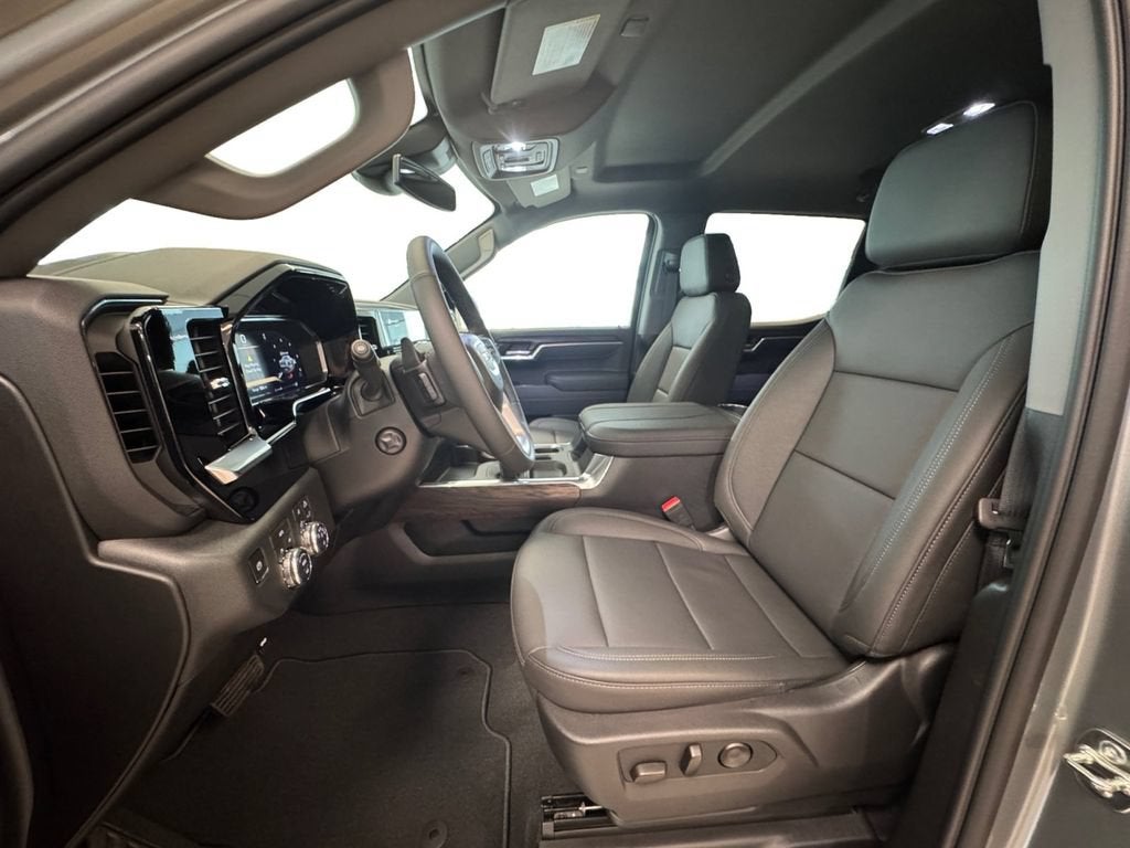 2026 GMC Sierra 1500 SLT - Photo 10