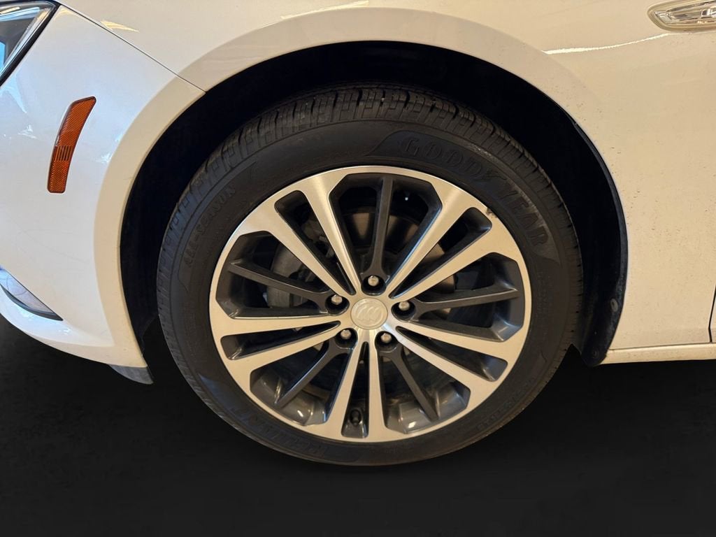 2019 Buick Regal Sportback Essence